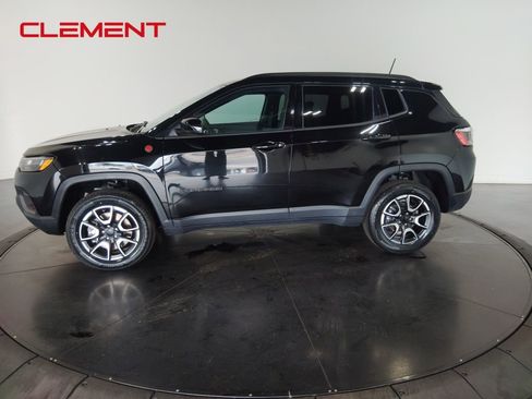 Used 2024 Jeep Compass Trailhawk image 10