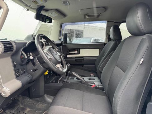 Used 2010 Toyota FJ Cruiser 4WD image 10