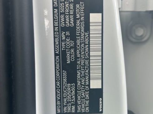 Certified 2025 Volvo XC40 B5 Plus AWD/4WD image 28