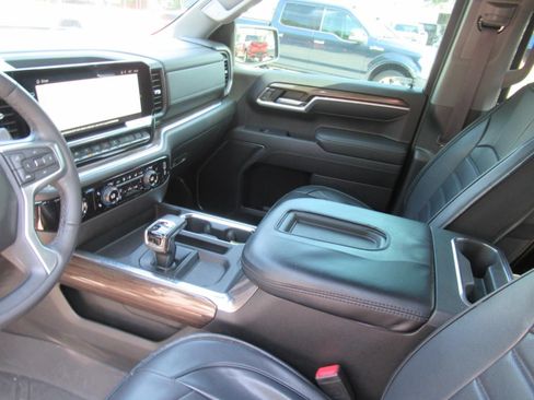 Used 2022 Chevrolet Silverado 1500 RST w/ Z71 Off-Road Package AWD/4WD image 16