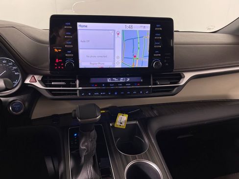 Certified 2023 Toyota Sienna Platinum image 20