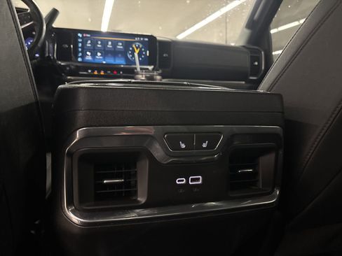 Used 2024 Chevrolet Silverado 2500 LTZ w/ LTZ Convenience Package image 10