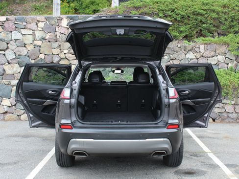 Used 2019 Jeep Cherokee Limited image 10