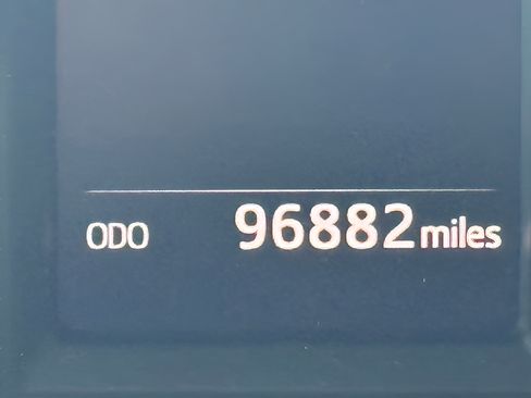 Used 2018 Toyota RAV4 LE FWD image 28
