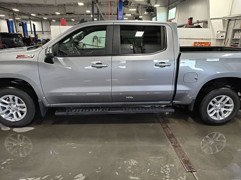 Used 2023 Chevrolet Silverado 1500 LT AWD/4WD image 2