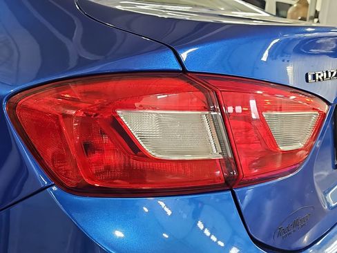 Certified 2018 Chevrolet Cruze LT w/ LT Convenience Package image 37