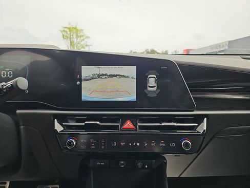 Used 2023 Kia Niro SX Touring FWD image 25