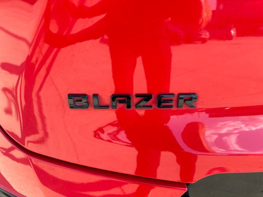 Used 2023 Chevrolet Blazer RS w/ Enhanced Convenience Package FWD image 11