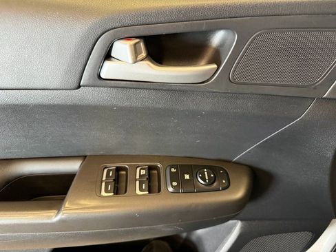 Used 2020 Kia Sportage LX image 19