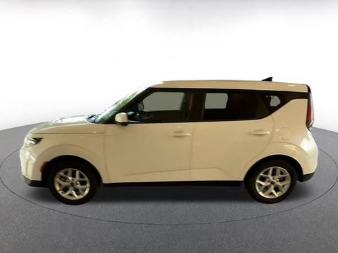Certified 2025 Kia Soul LX w/ LX Technology Package FWD image 5