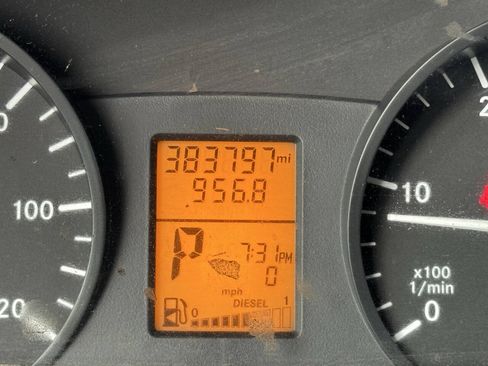 Used 2015 Mercedes-Benz Sprinter 2500 image 26