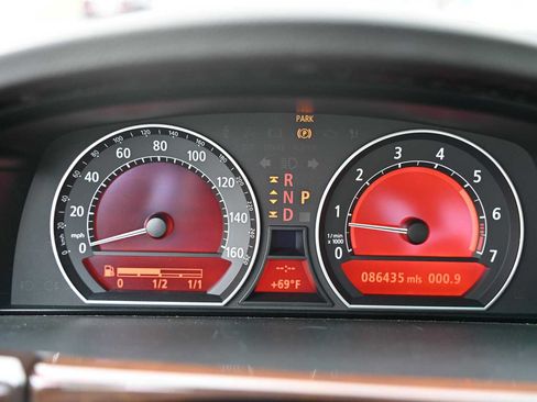 Used 2007 BMW 750i RWD image 15