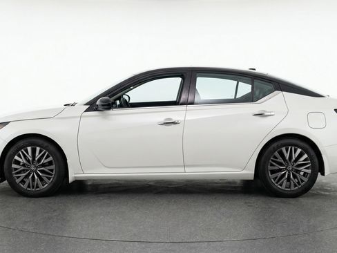 Used 2025 Nissan Altima 2.5 SV FWD image 5