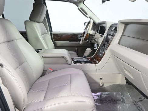 Used 2014 Lincoln Navigator 4WD image 16