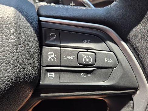 Used 2024 Jeep Grand Cherokee L Altitude RWD image 27