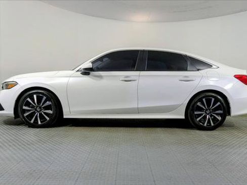 Used 2024 Honda Civic EX image 3