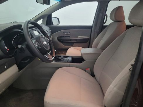 Used 2016 Kia Sedona LX w/ LX Convenience Package FWD image 17