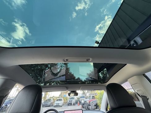 Used 2018 Tesla Model 3 Long Range RWD image 19