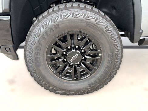 New 2026 Chevrolet Silverado 2500 ZR2 AWD/4WD image 11