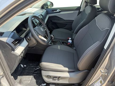New 2024 Volkswagen Taos SE image 9