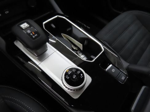 New 2025 Mitsubishi Outlander SE image 15