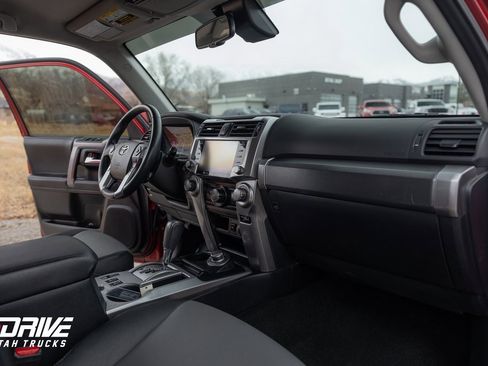 Used 2022 Toyota 4Runner SR5 Premium image 19