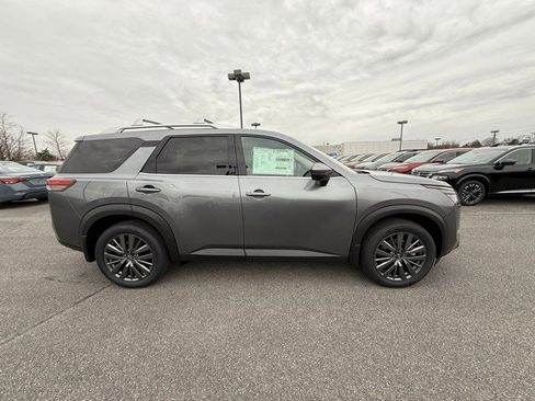 New 2025 Nissan Pathfinder SL w/ SL Premium Package image 4