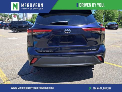 Used 2023 Toyota Highlander XLE AWD/4WD image 4