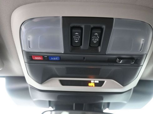 Used 2024 Subaru Crosstrek 2.0i Premium image 11