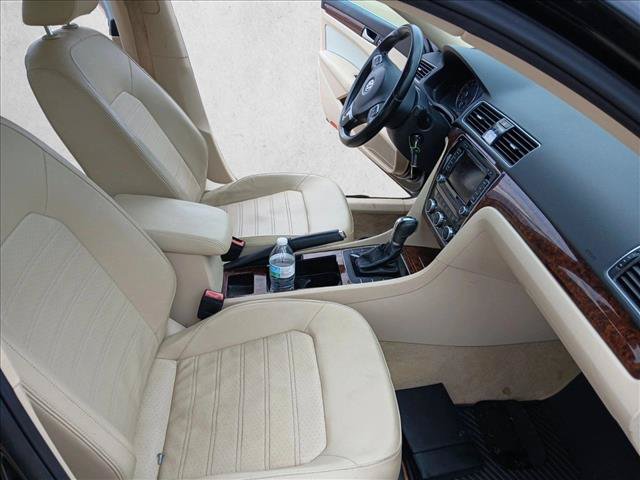 Used 2012 Volkswagen Passat 2.5 SEL FWD image 22
