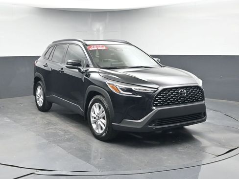 Used 2025 Toyota Corolla Cross LE image 5