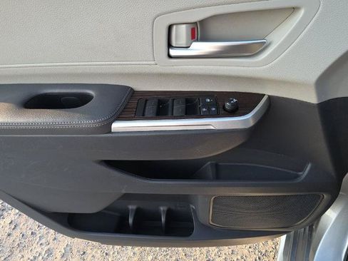 Used 2021 Toyota Sienna XLE w/ XLE Plus Package FWD image 11