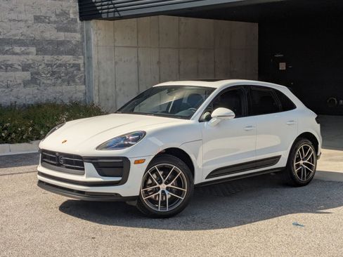 Certified 2026 Porsche Macan AWD/4WD image 1