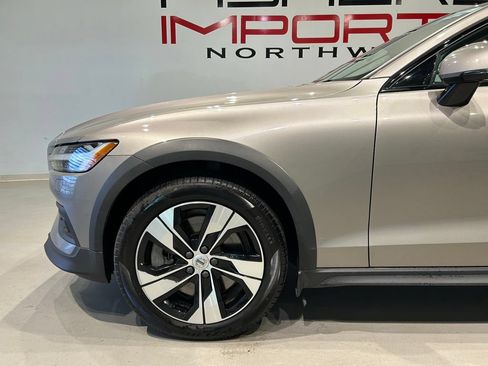 Used 2020 Volvo V60 T5 Cross Country w/ Protection Package Premier AWD/4WD image 3
