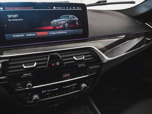 Used 2023 BMW 530e xDrive w/ Premium Package image 18