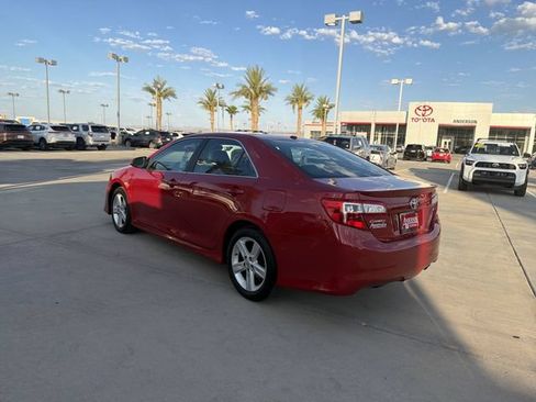 Used 2014 Toyota Camry SE w/ Moonroof Package FWD image 7