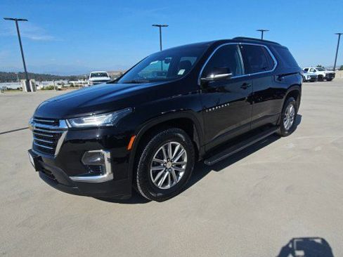 Used 2023 Chevrolet Traverse LT FWD image 4