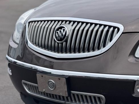 Used 2010 Buick Enclave CXL image 6