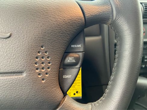 Used 2002 Ford Mustang Deluxe image 20