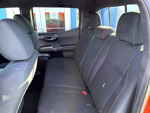 Used 2018 Toyota Tacoma TRD Sport image 9