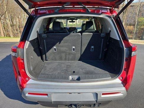 Certified 2025 Nissan Pathfinder SL w/ SL Premium Package image 9