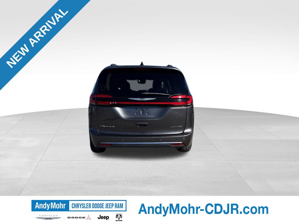 Used 2023 Chrysler Pacifica Limited FWD image 6