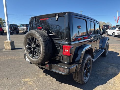 Used 2021 Jeep Wrangler Unlimited Sahara image 7