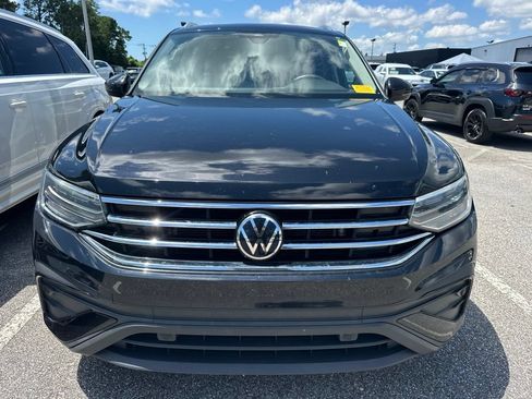 Used 2022 Volkswagen Tiguan SE FWD image 2