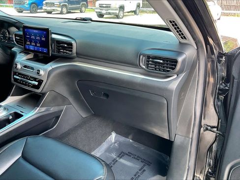 Used 2021 Ford Explorer XLT w/ Equipment Group 202A RWD image 19