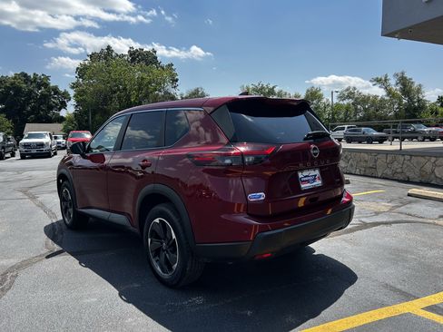 Used 2025 Nissan Rogue SV AWD/4WD image 6