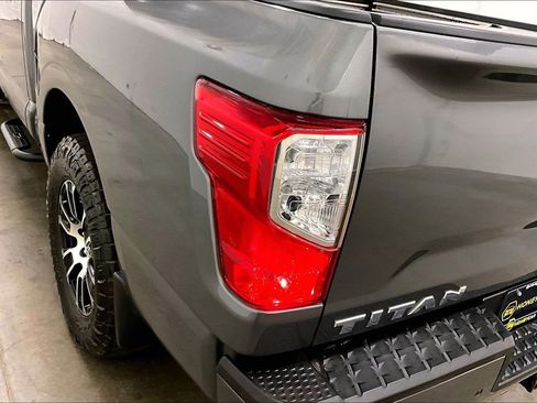 Used 2021 Nissan Titan SV w/ SV Convenience Package image 24
