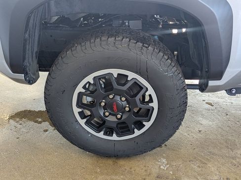 Used 2024 Toyota Tacoma TRD Off-Road image 32