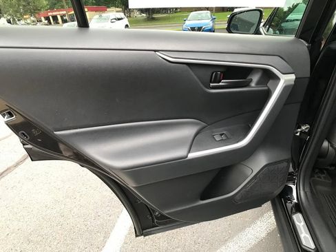 Used 2023 Toyota RAV4 LE AWD/4WD image 28