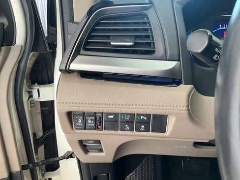 Certified 2018 Honda Odyssey Elite image 9